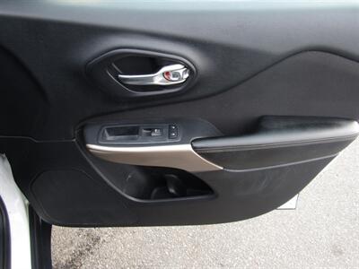 2017 Jeep Cherokee LATITUDE,4X4,CONV PKG,SILVER CERTIFIED   - Photo 23 - Haddon Twp, NJ 08107