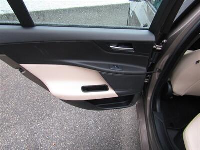 2017 Jaguar XE 35t Premium   - Photo 15 - Haddon Twp, NJ 08107