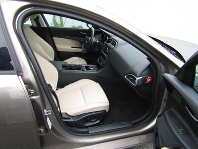 2017 Jaguar XE 35t Premium   - Photo 19 - Haddon Twp, NJ 08107