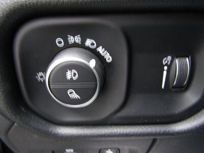 2020 RAM 1500 BIG HORN,COMFORT TECH PKG,PANO,SILVER CERTIFIED - Photo 30 - Haddon Twp, NJ 08107