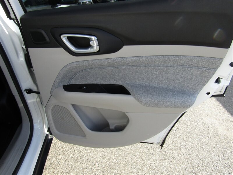 2022 Jeep Compass LATITUDE,4x4,PANOROOF,SILVER,RVC CERTIFIED - Photo 31 - Haddon Twp, NJ 08107