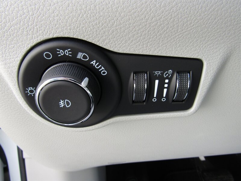 2022 Jeep Compass LATITUDE,4x4,PANOROOF,SILVER,RVC CERTIFIED - Photo 36 - Haddon Twp, NJ 08107