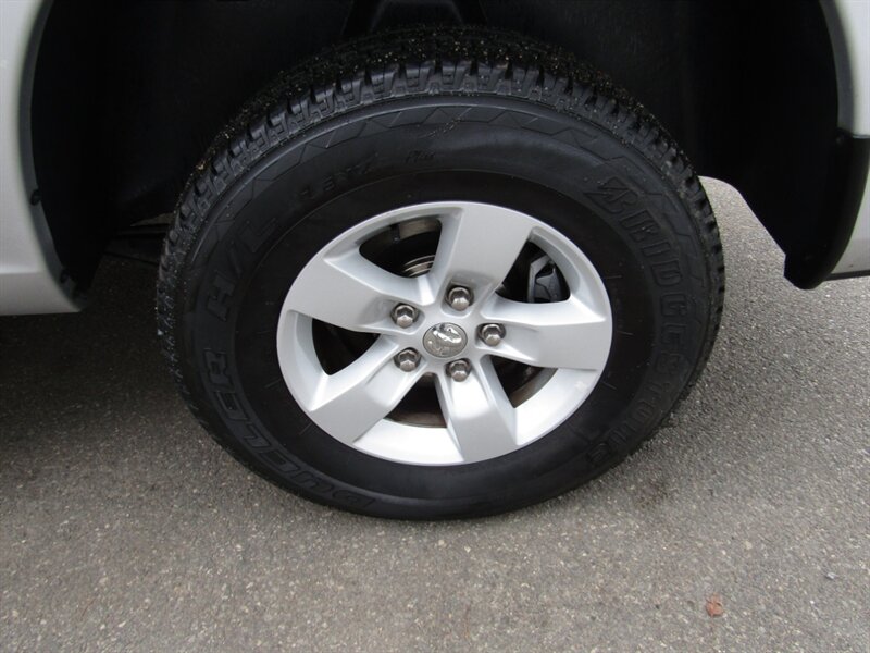 2017 RAM 1500 SLT,4X4,CONV PKG,RVC,PDC,SILVER CERTIFIED - Photo 38 - Haddon Twp, NJ 08107