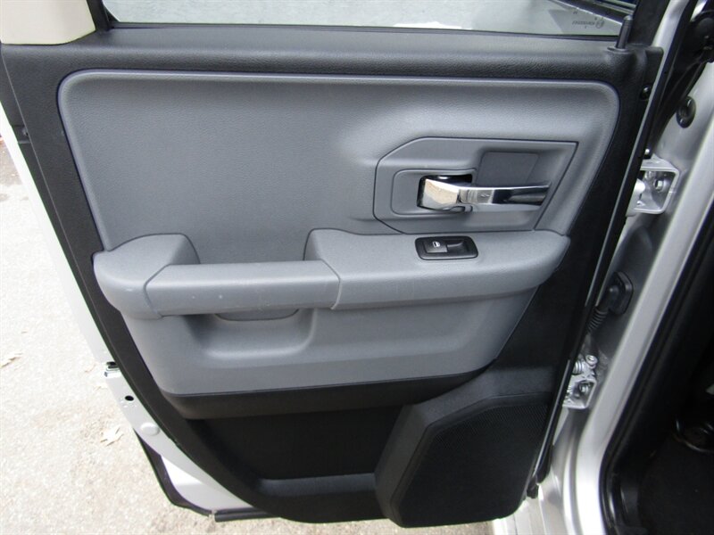 2017 RAM 1500 SLT,4X4,CONV PKG,RVC,PDC,SILVER CERTIFIED - Photo 17 - Haddon Twp, NJ 08107