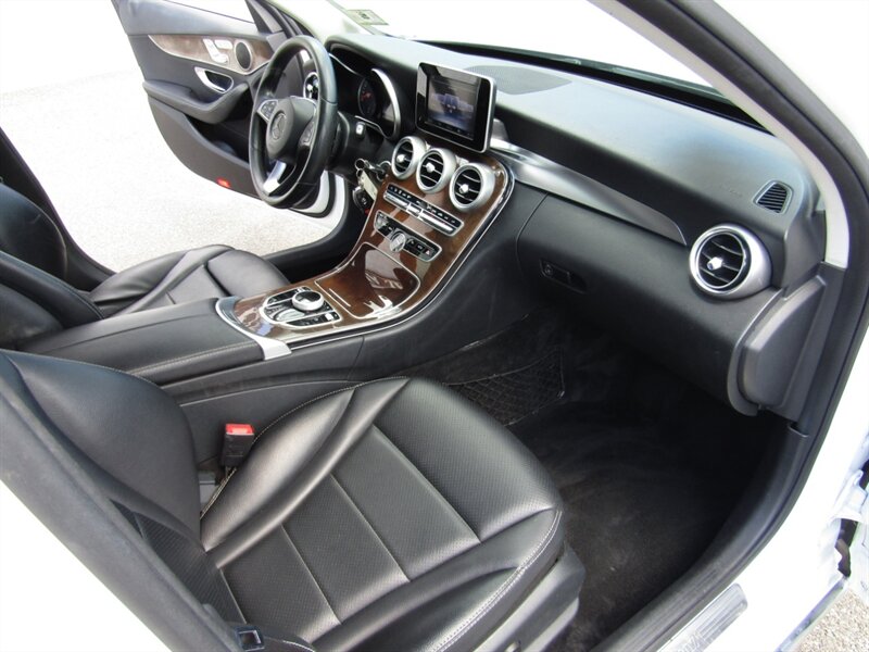 2017 Mercedes-Benz AWD,NAV,PREM 1 PKG,PANOROOF ,SILVER CERTIFIED - Photo 40 - Haddon Twp, NJ 08107