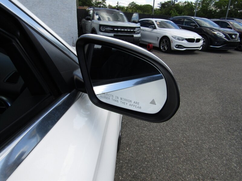 2017 Mercedes-Benz AWD,NAV,PREM 1 PKG,PANOROOF ,SILVER CERTIFIED - Photo 28 - Haddon Twp, NJ 08107