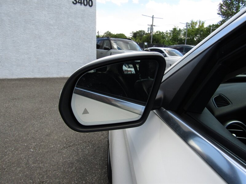 2017 Mercedes-Benz AWD,NAV,PREM 1 PKG,PANOROOF ,SILVER CERTIFIED - Photo 20 - Haddon Twp, NJ 08107