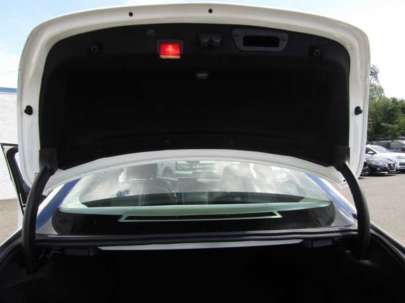 2017 Mercedes-Benz AWD,NAV,PREM 1 PKG,PANOROOF ,SILVER CERTIFIED - Photo 37 - Haddon Twp, NJ 08107