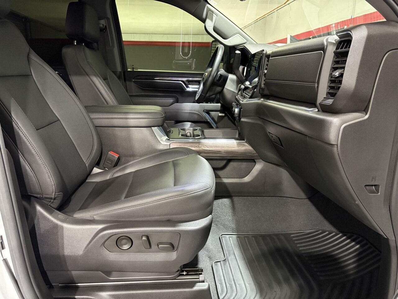 2024 Chevrolet Silverado 2500HD LTZ   - Photo 29 - Victorville, CA 92392