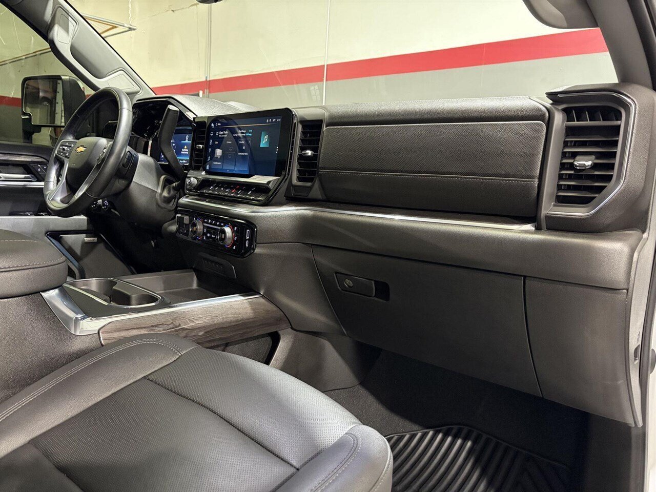 2024 Chevrolet Silverado 2500HD LTZ   - Photo 30 - Victorville, CA 92392