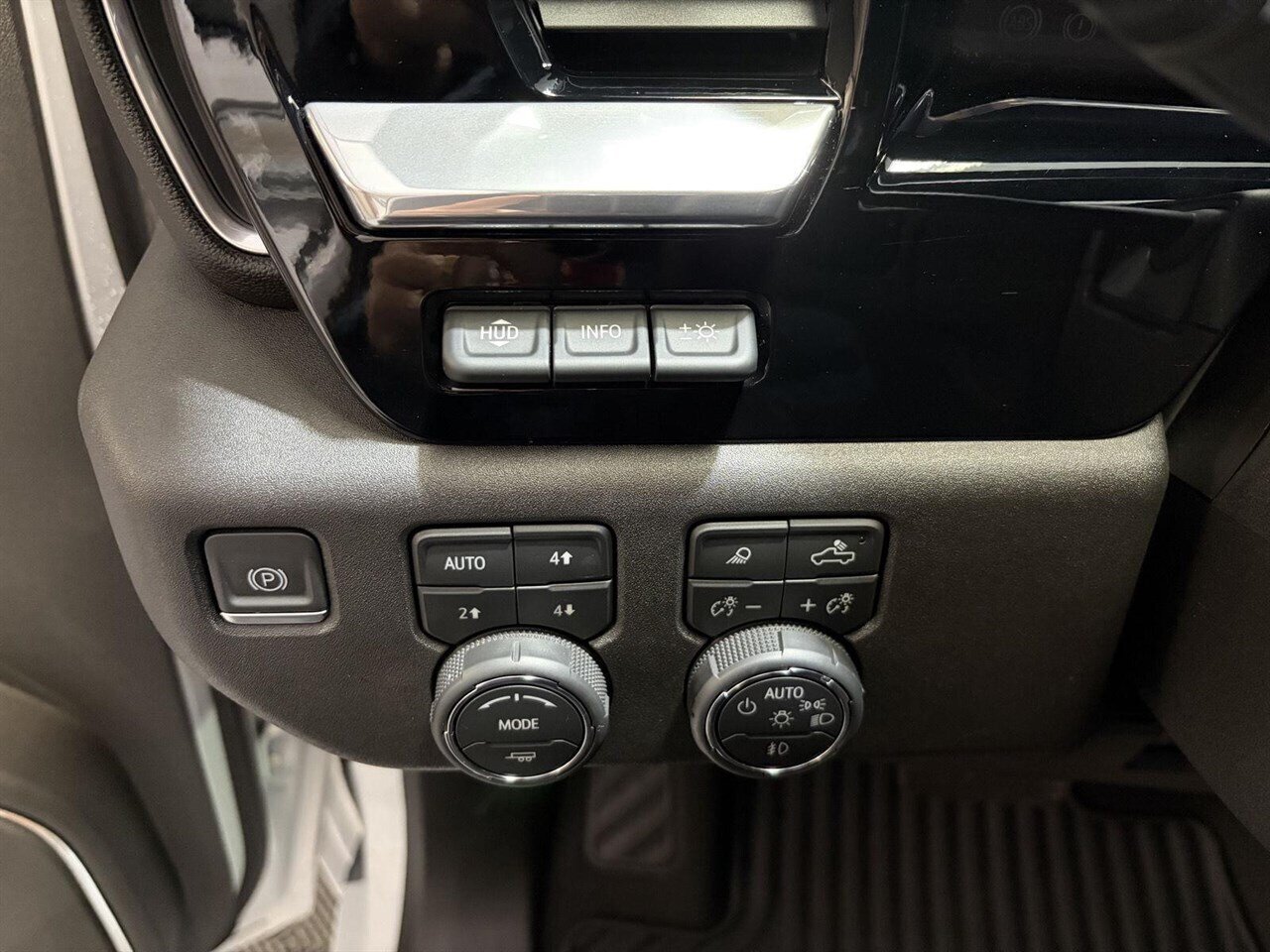 2024 Chevrolet Silverado 2500HD LTZ   - Photo 18 - Victorville, CA 92392