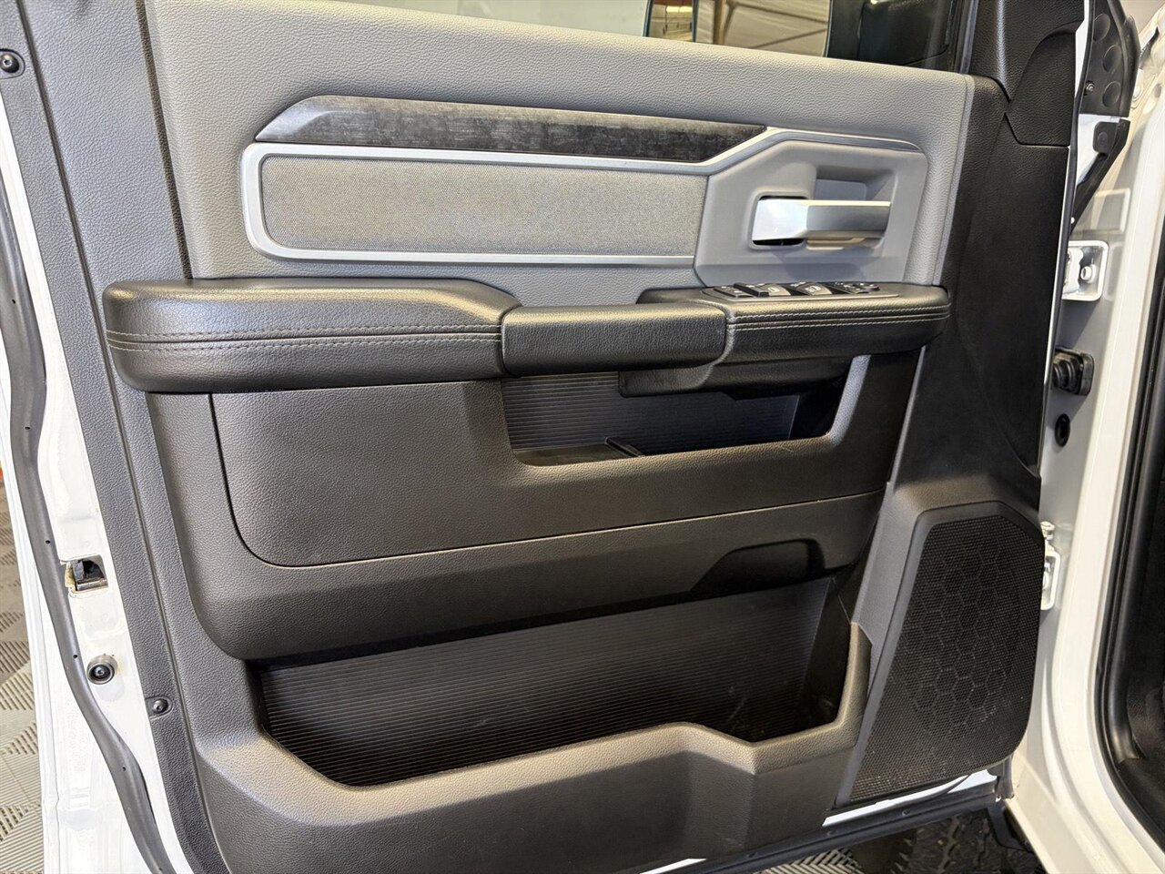 2019 RAM 2500 Big Horn   - Photo 9 - Victorville, CA 92392