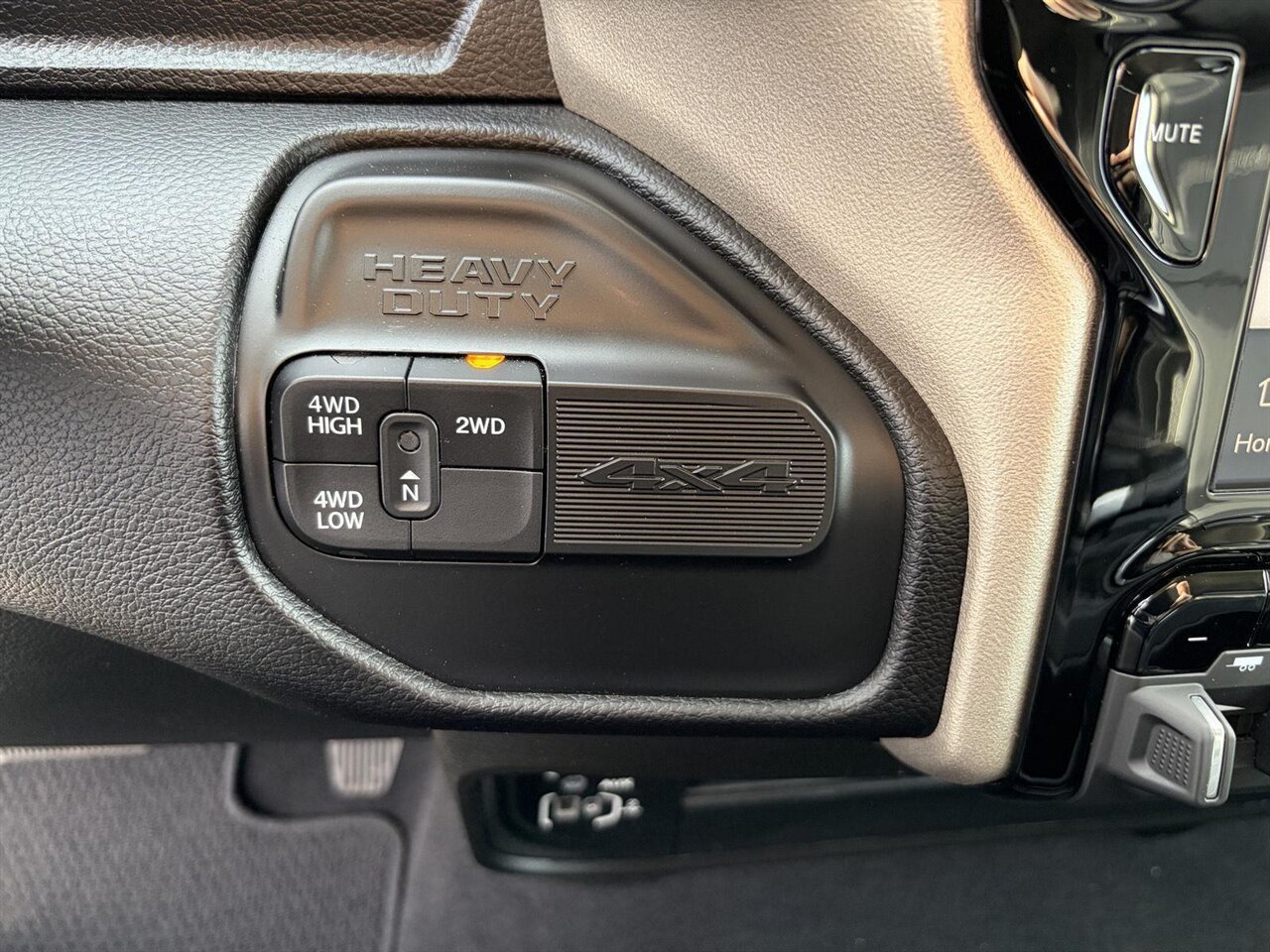 2024 RAM 2500 Laramie   - Photo 15 - Victorville, CA 92392