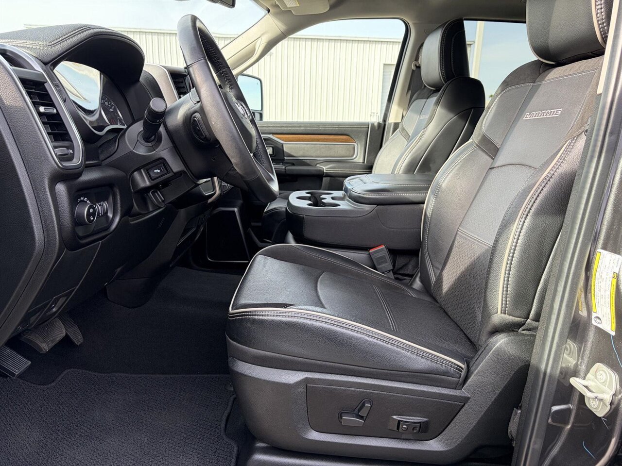 2024 RAM 2500 Laramie   - Photo 2 - Victorville, CA 92392