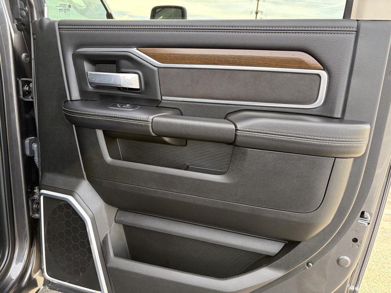 2024 RAM 2500 Laramie   - Photo 26 - Victorville, CA 92392