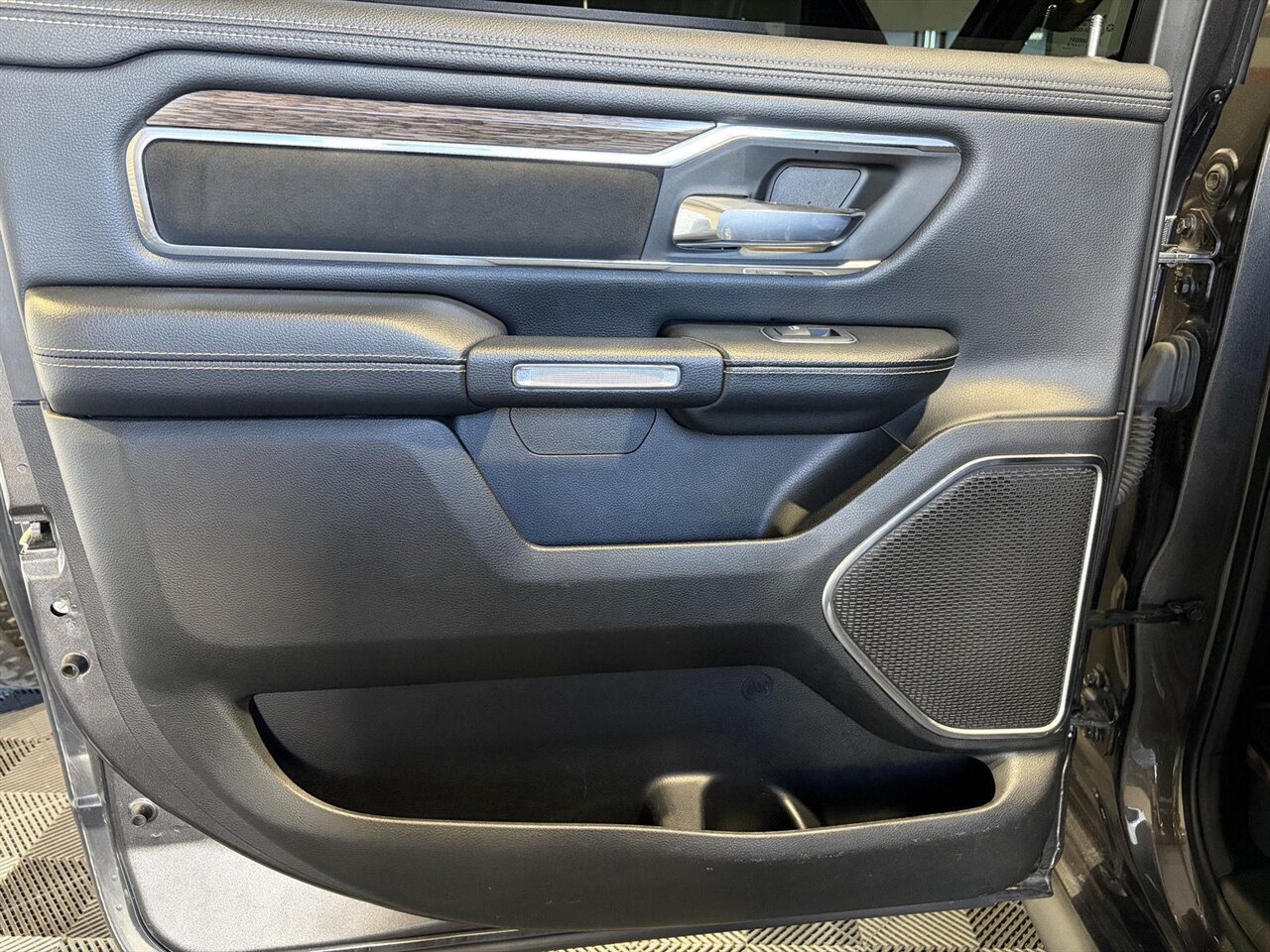 2019 RAM 1500 Laramie   - Photo 20 - Victorville, CA 92392