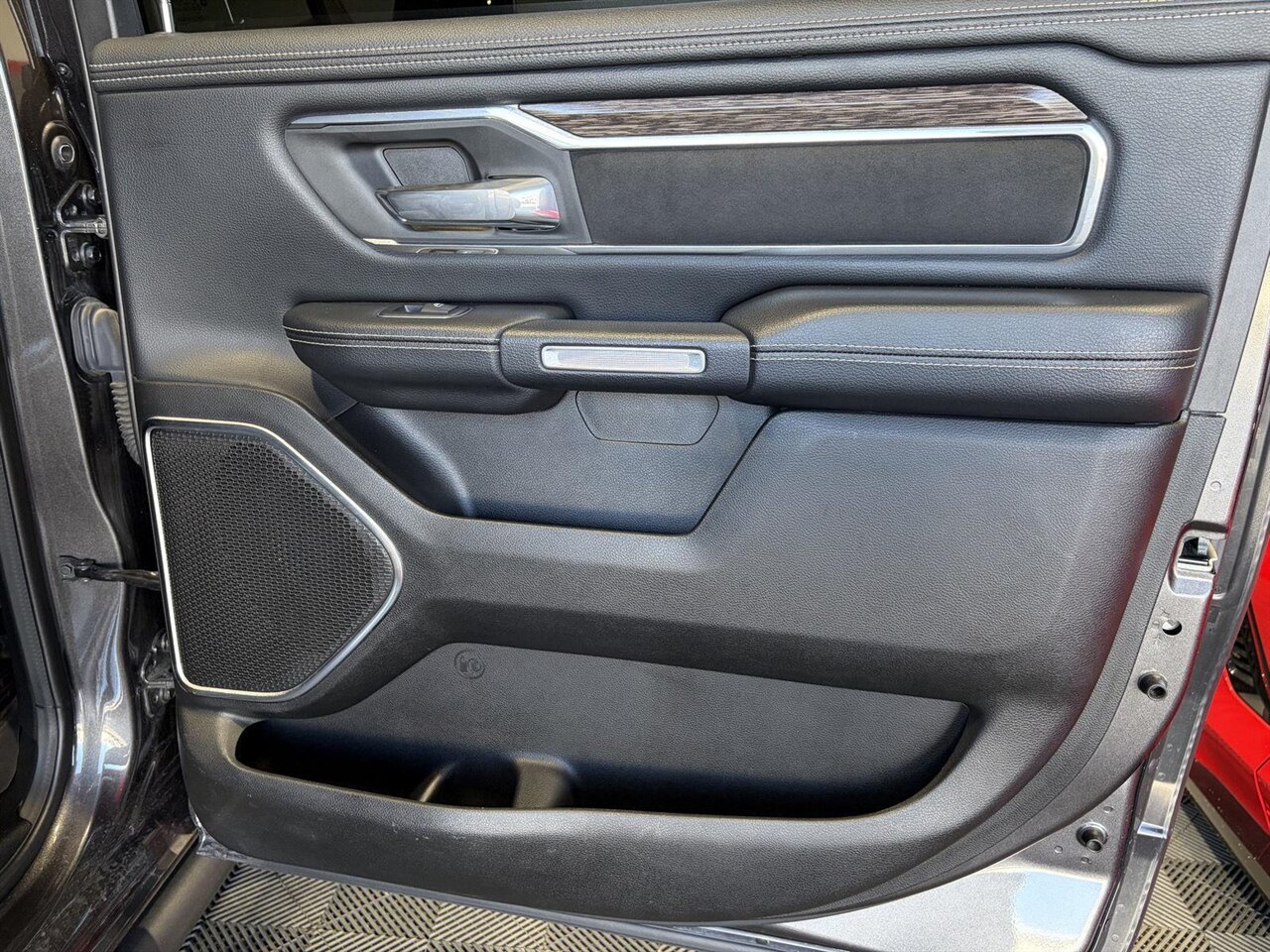 2019 RAM 1500 Laramie   - Photo 31 - Victorville, CA 92392