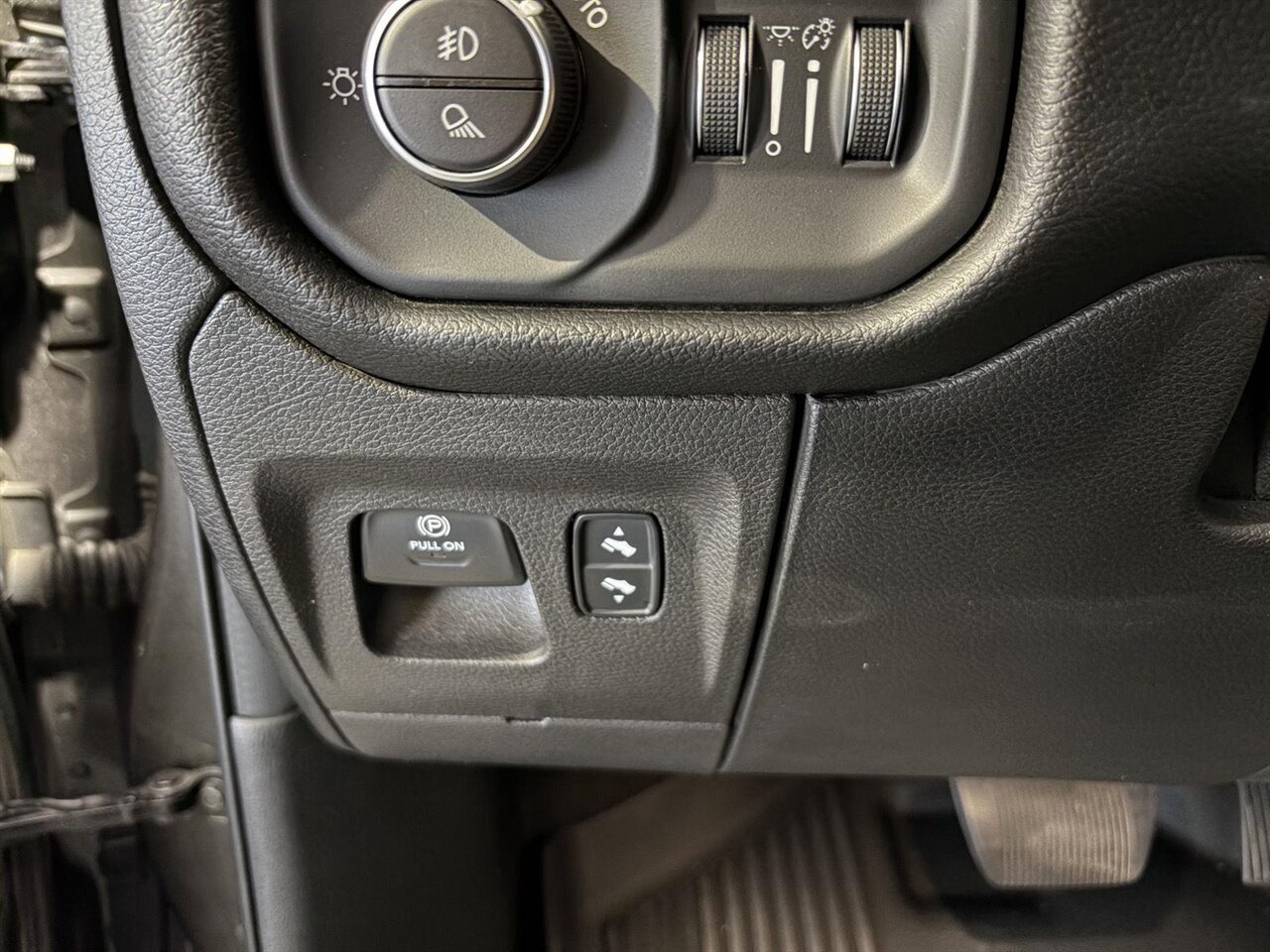 2019 RAM 1500 Laramie   - Photo 14 - Victorville, CA 92392