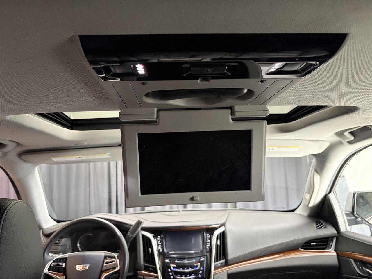 2020 Cadillac Escalade Luxury   - Photo 23 - Victorville, CA 92392