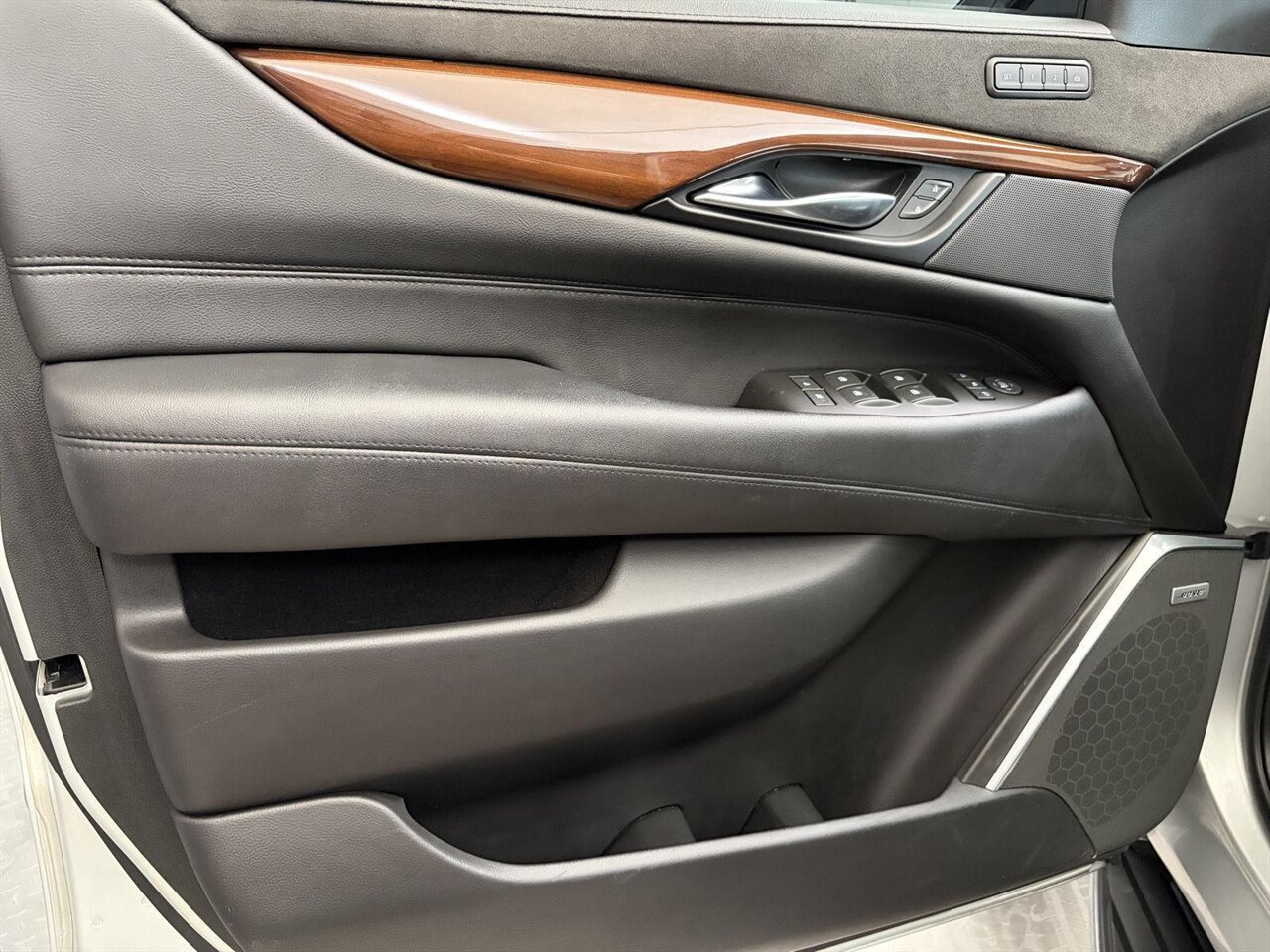 2020 Cadillac Escalade Luxury   - Photo 12 - Victorville, CA 92392