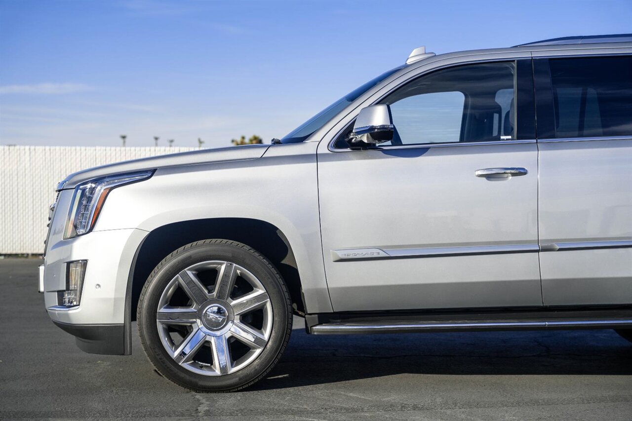 2020 Cadillac Escalade Luxury   - Photo 5 - Victorville, CA 92392