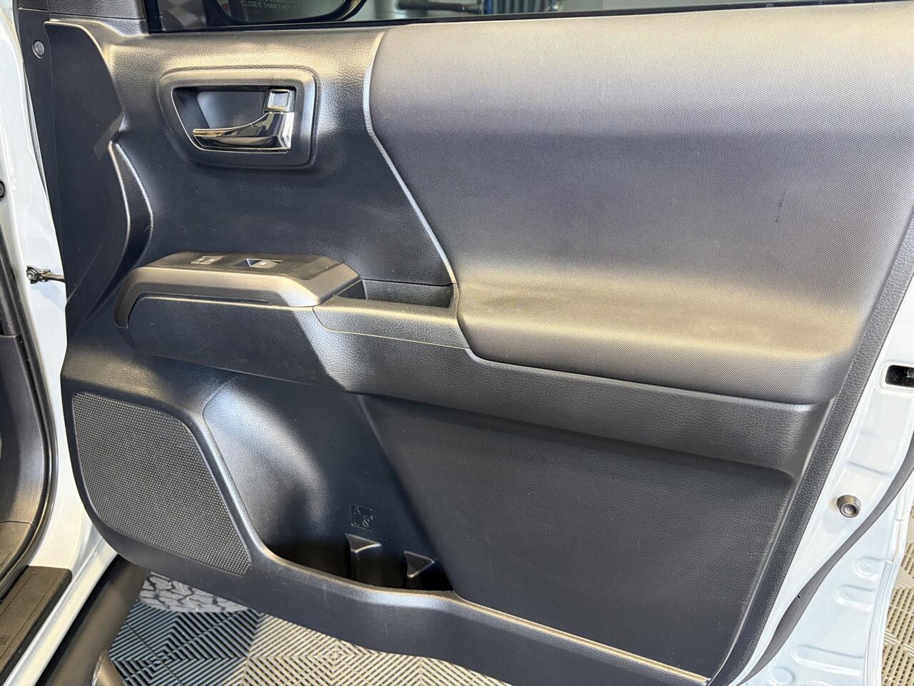 2019 Toyota Tacoma TRD Off-Road - Photo 12 - Victorville, CA 92392