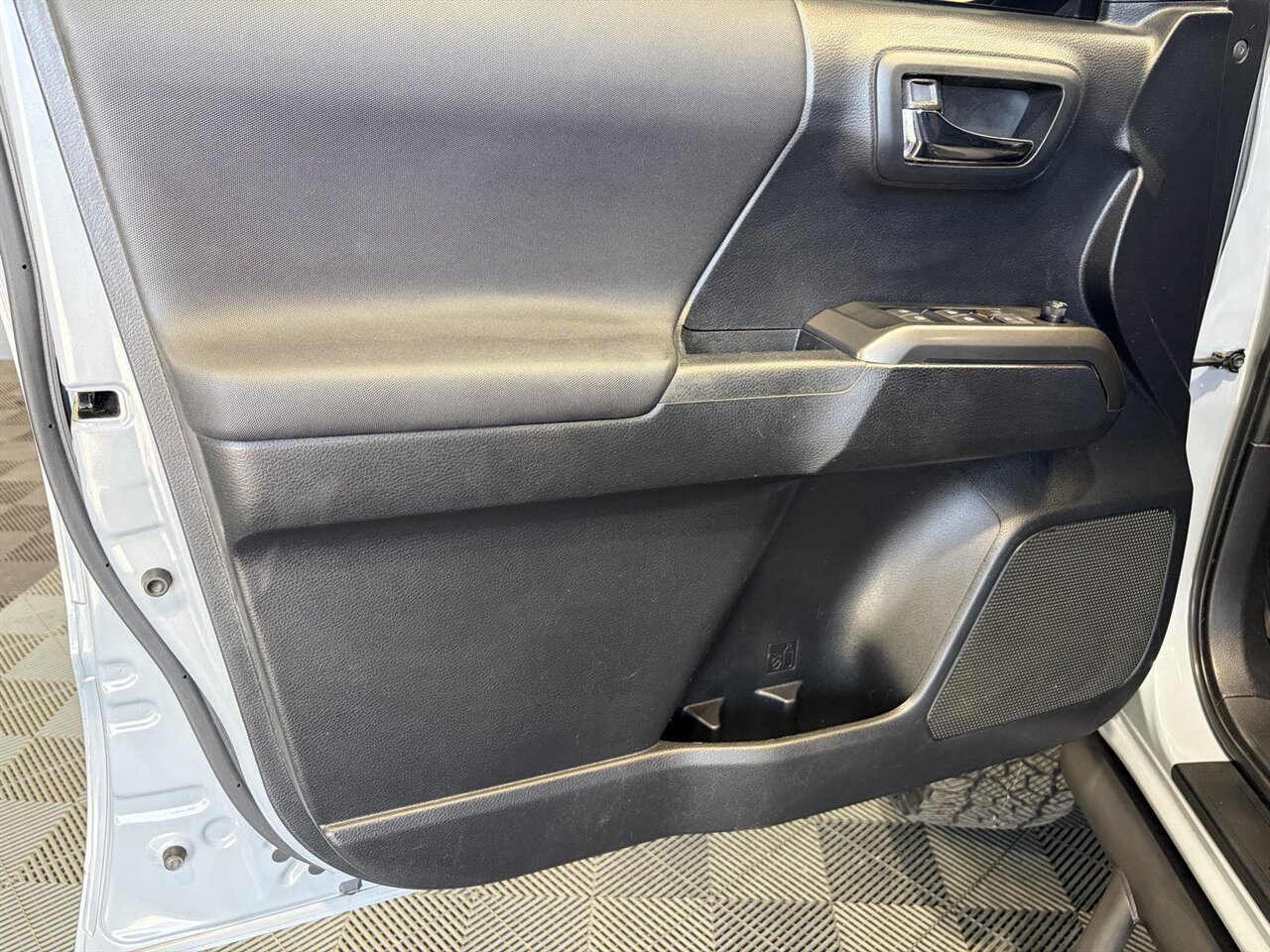 2019 Toyota Tacoma TRD Off-Road - Photo 21 - Victorville, CA 92392