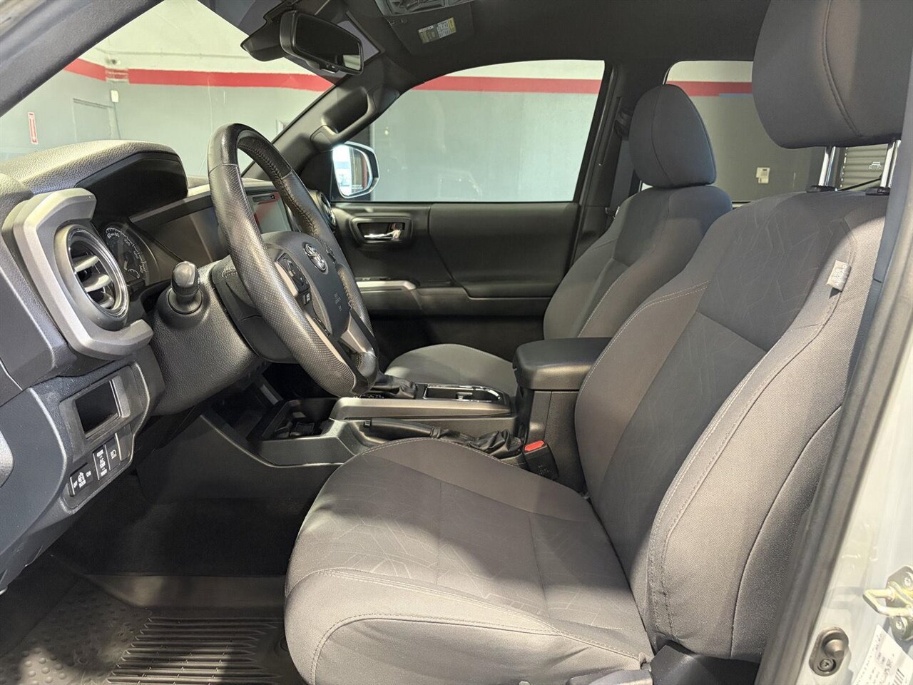 2019 Toyota Tacoma TRD Off-Road - Photo 2 - Victorville, CA 92392