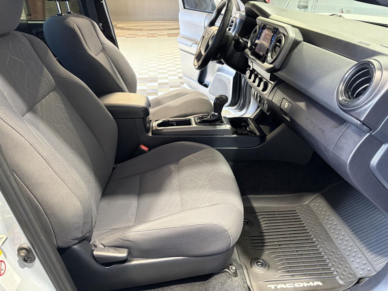 2019 Toyota Tacoma TRD Off-Road - Photo 11 - Victorville, CA 92392