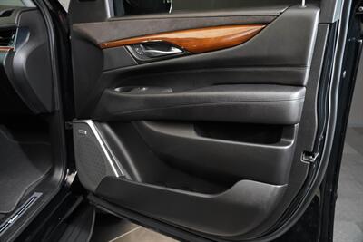 2020 Cadillac Escalade Luxury   - Photo 26 - Victorville, CA 92392