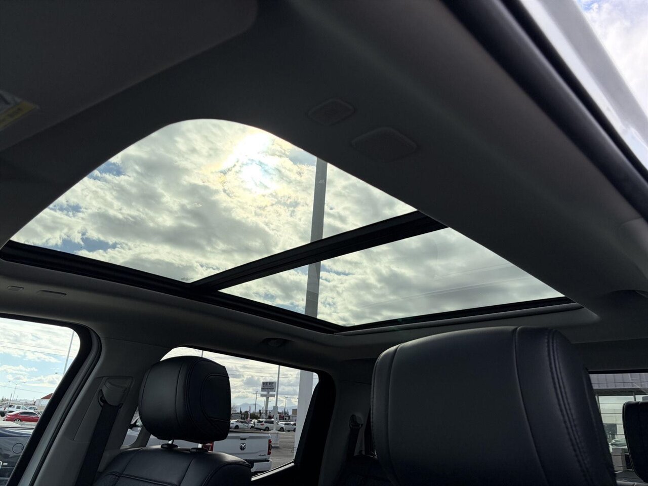 2022 Toyota Tundra Limited   - Photo 6 - Victorville, CA 92392