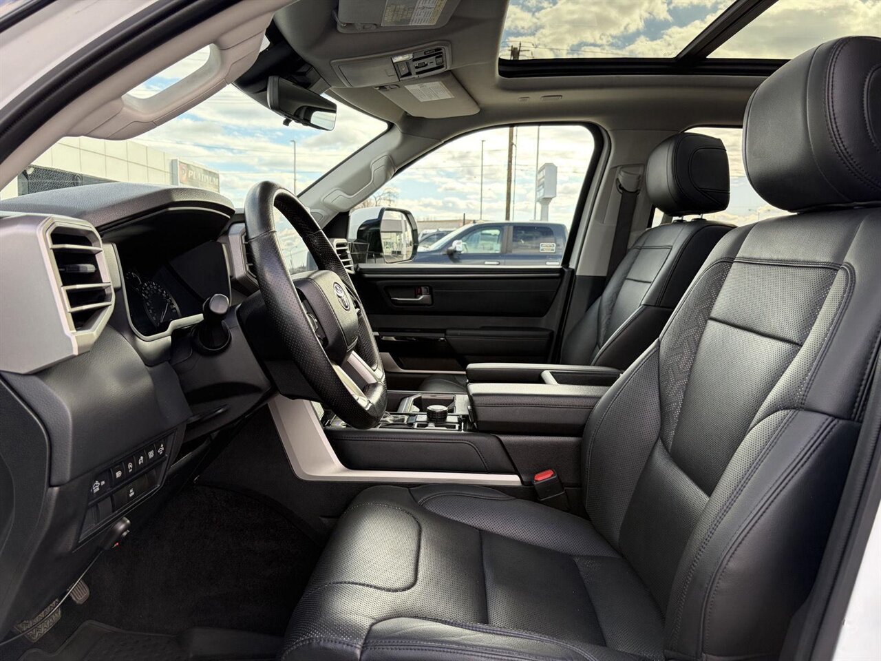 2022 Toyota Tundra Limited   - Photo 2 - Victorville, CA 92392