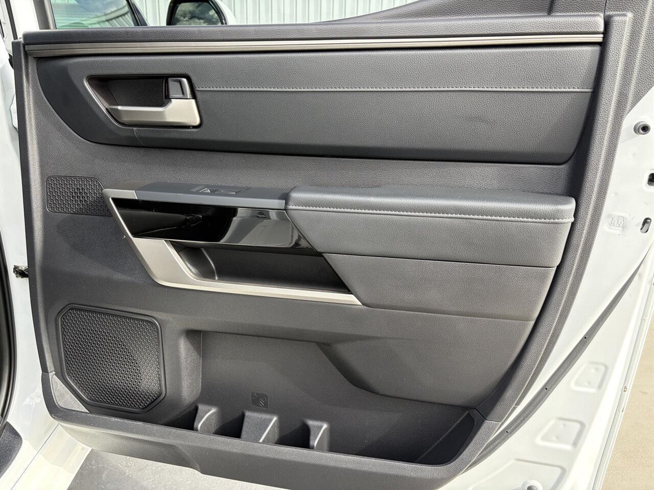 2022 Toyota Tundra Limited   - Photo 29 - Victorville, CA 92392