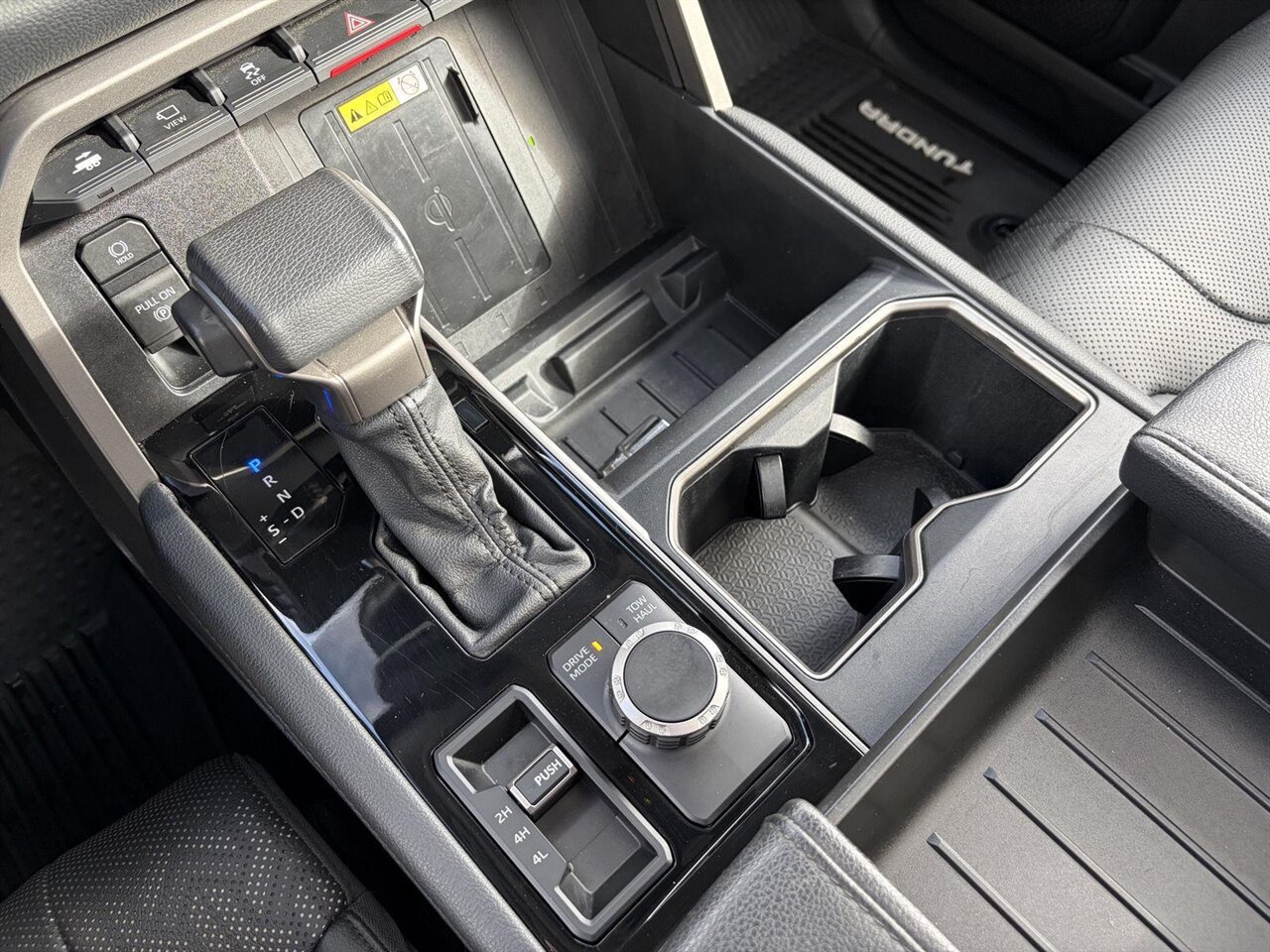 2022 Toyota Tundra Limited   - Photo 16 - Victorville, CA 92392