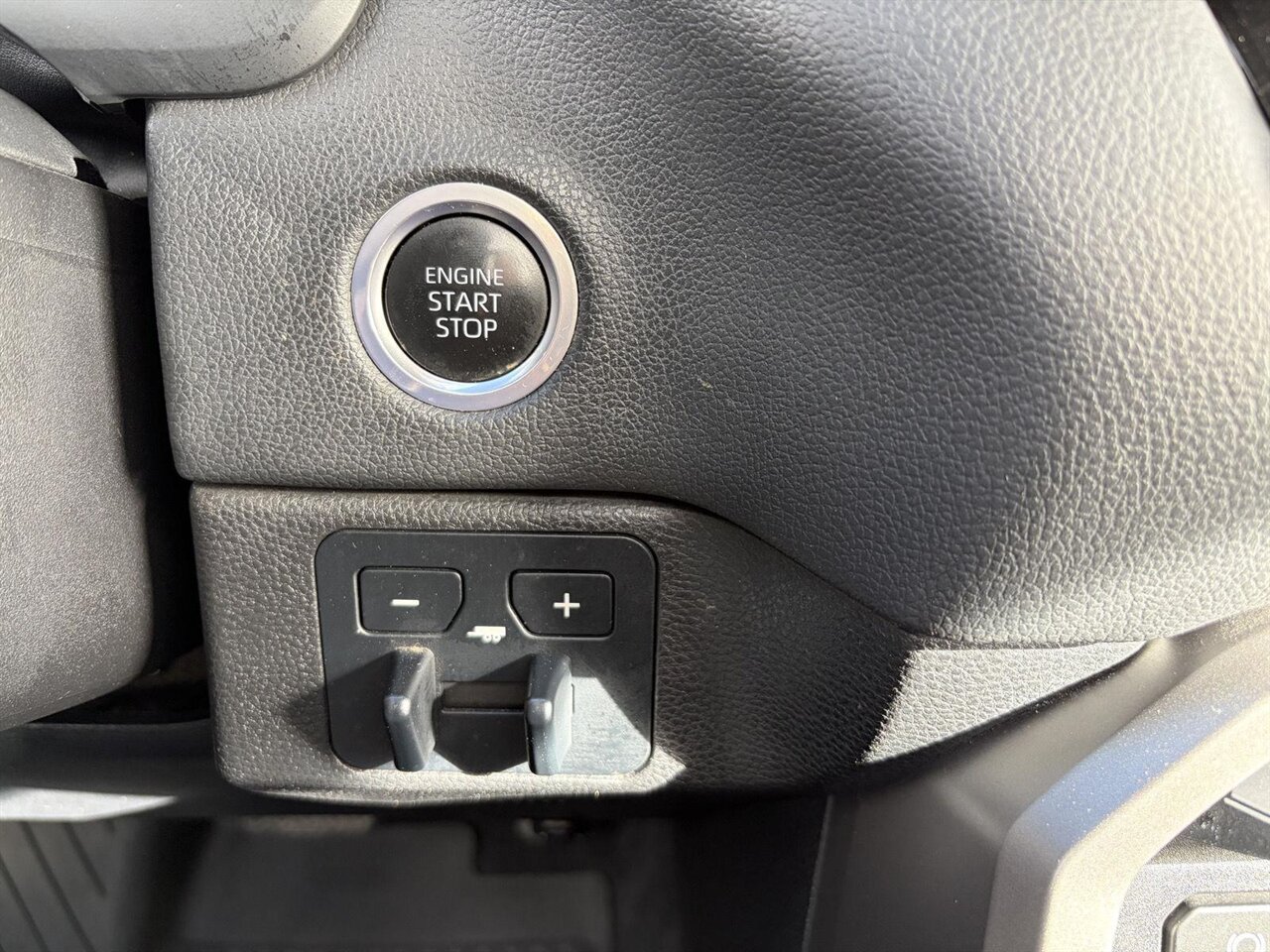 2022 Toyota Tundra Limited   - Photo 18 - Victorville, CA 92392