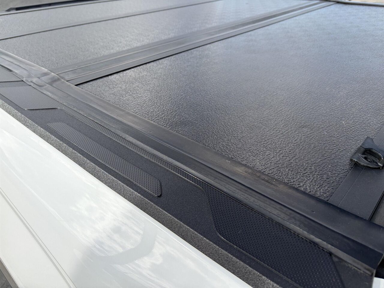 2022 Toyota Tundra Limited   - Photo 30 - Victorville, CA 92392