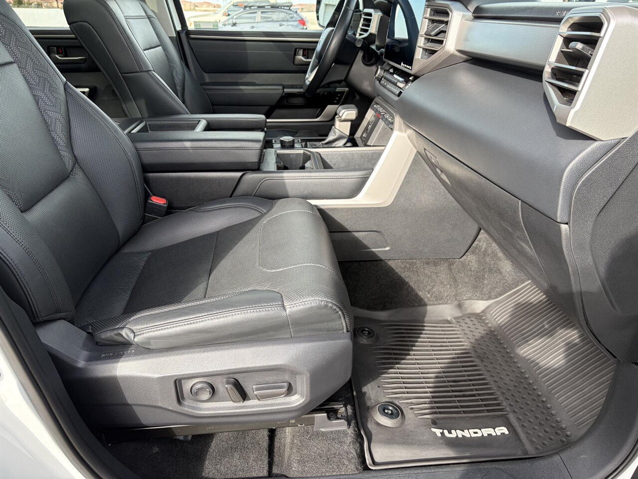 2022 Toyota Tundra Limited   - Photo 26 - Victorville, CA 92392