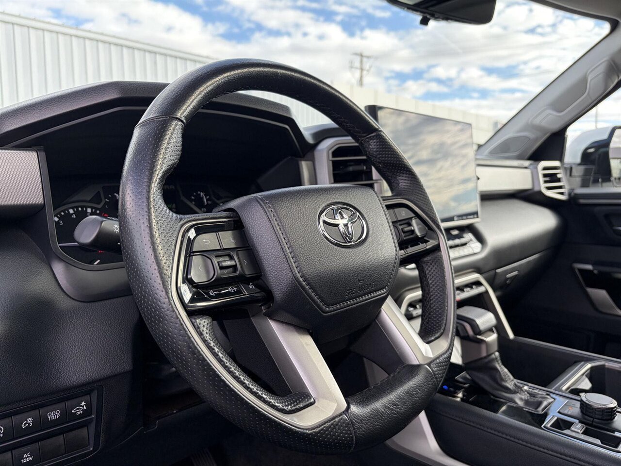 2022 Toyota Tundra Limited   - Photo 13 - Victorville, CA 92392