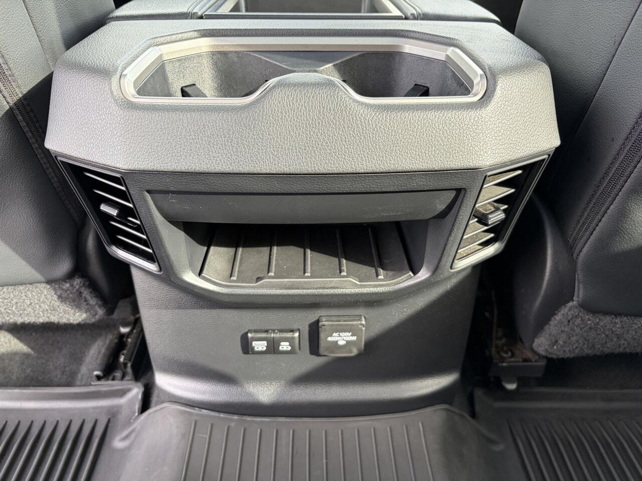 2022 Toyota Tundra Limited   - Photo 25 - Victorville, CA 92392