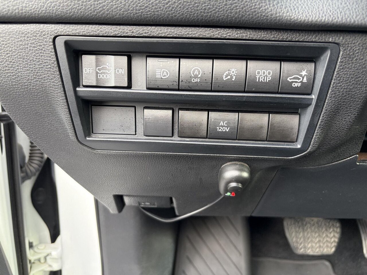 2022 Toyota Tundra Limited   - Photo 12 - Victorville, CA 92392