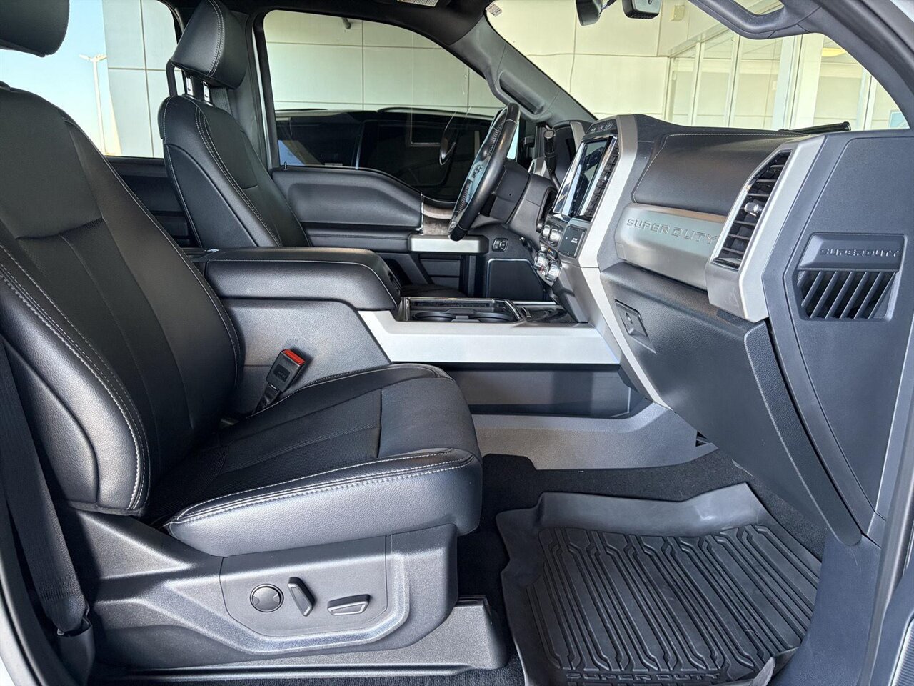 2022 Ford F-250 Super Duty Lariat   - Photo 31 - Victorville, CA 92392