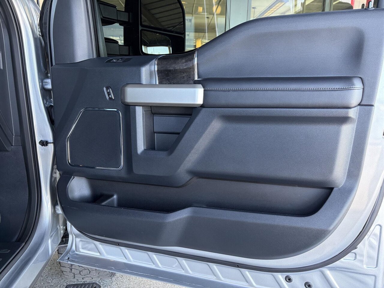 2022 Ford F-250 Super Duty Lariat   - Photo 32 - Victorville, CA 92392