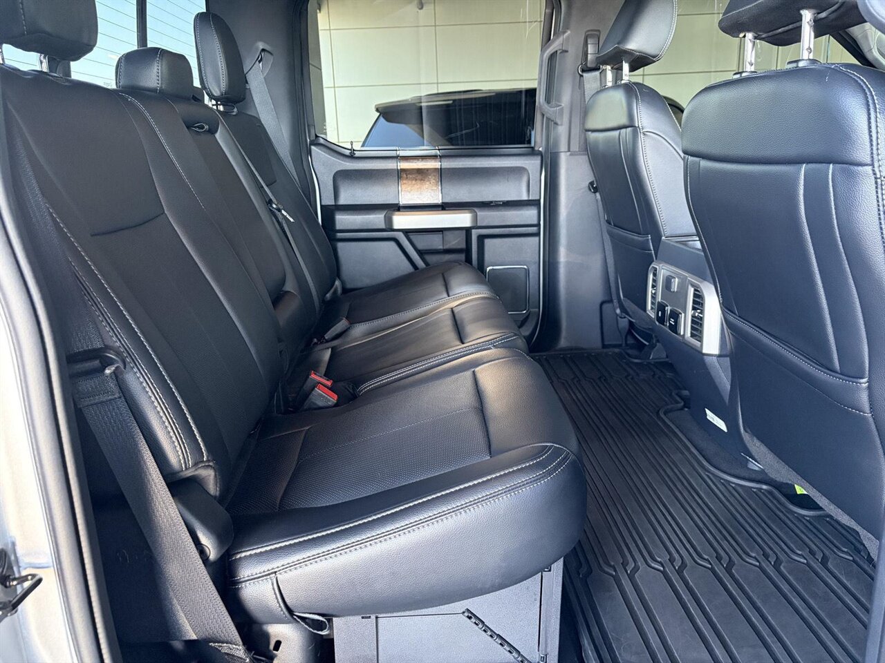 2022 Ford F-250 Super Duty Lariat   - Photo 33 - Victorville, CA 92392