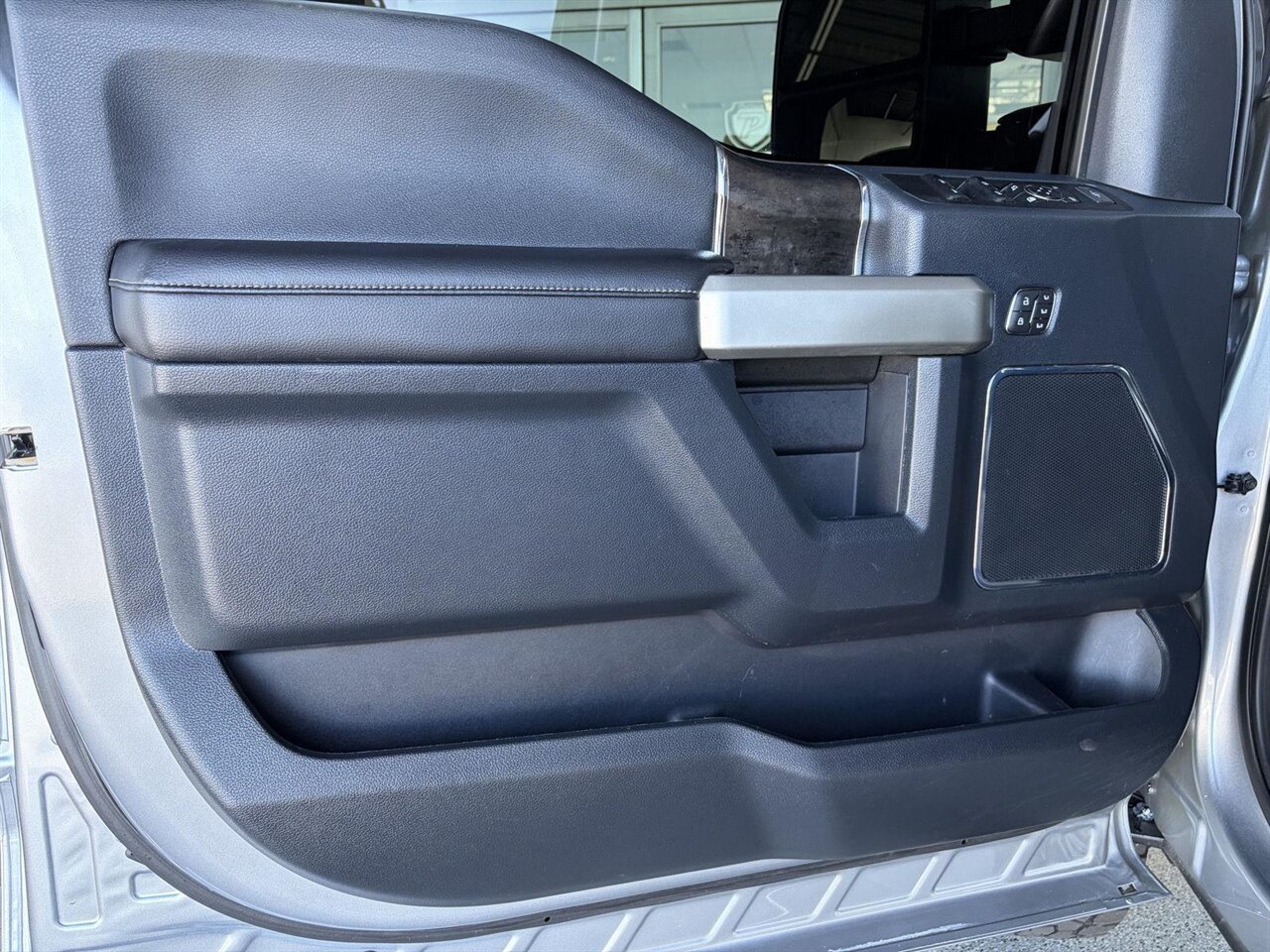 2022 Ford F-250 Super Duty Lariat   - Photo 15 - Victorville, CA 92392