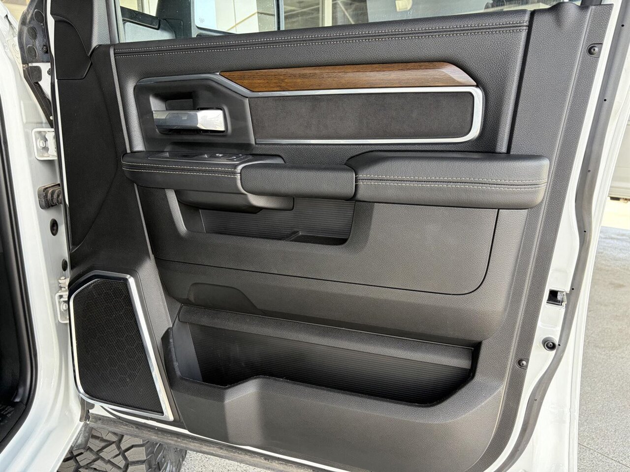 2024 RAM 2500 Laramie   - Photo 22 - Victorville, CA 92392