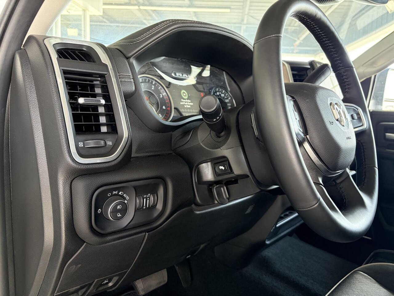 2024 RAM 2500 Laramie   - Photo 11 - Victorville, CA 92392