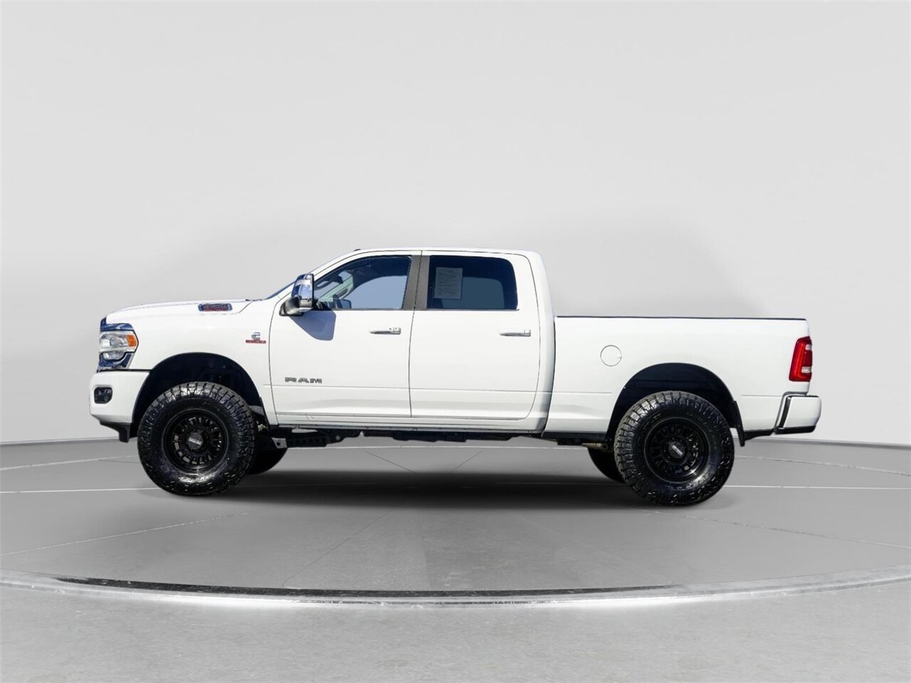 2024 RAM 2500 Laramie   - Photo 3 - Victorville, CA 92392