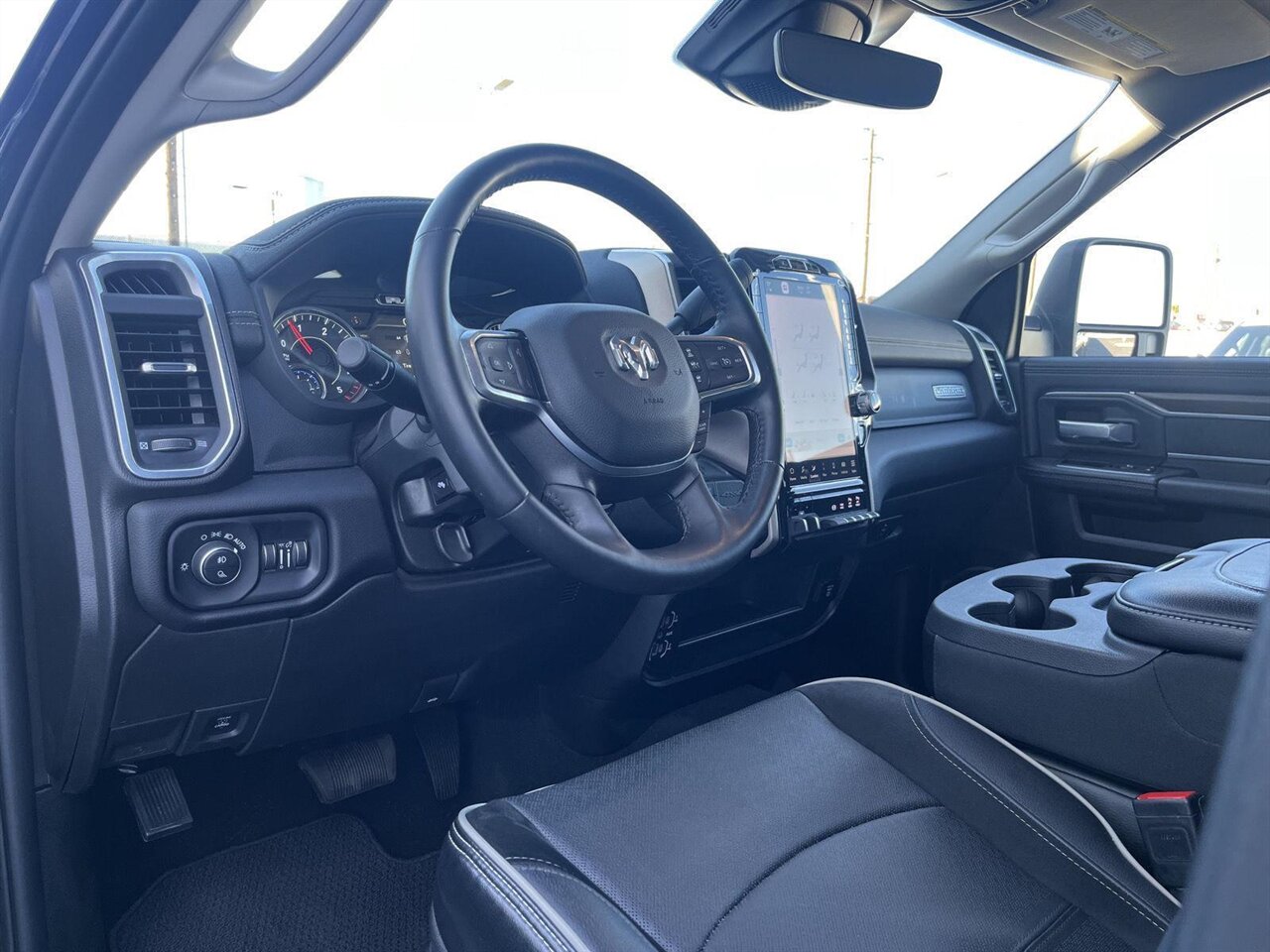 2024 RAM 2500 Laramie   - Photo 14 - Victorville, CA 92392