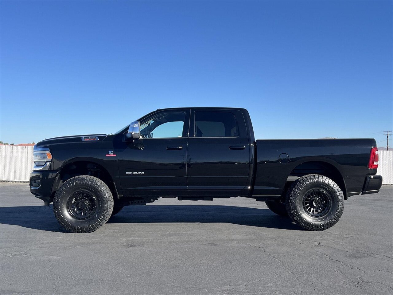 2024 RAM 2500 Laramie   - Photo 6 - Victorville, CA 92392