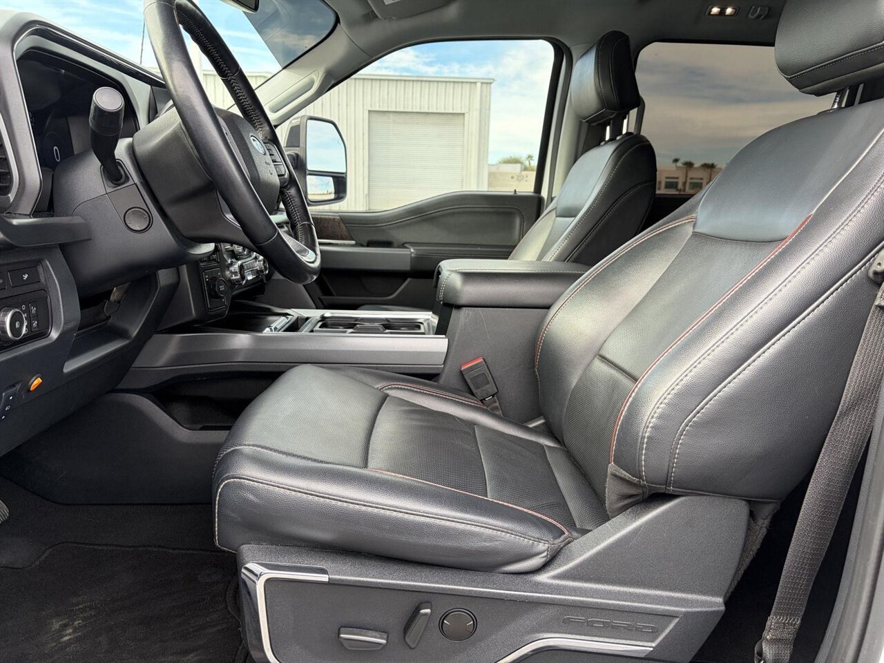 2024 Ford F-250 Super Duty Lariat - Photo 2 - Victorville, CA 92392
